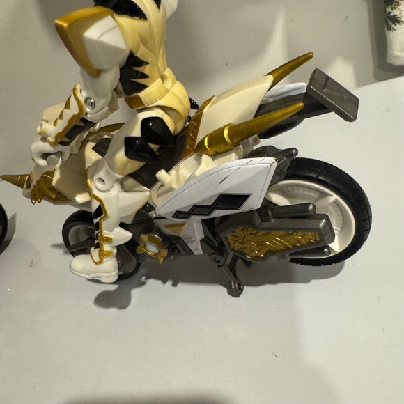 Power Rangers Samurai Gold Ranger and Red Ranger with Motorcycles Toy Set - Picture 8 of 16